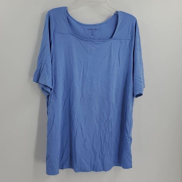 - Woman within blue tees - Picture 1 of 7